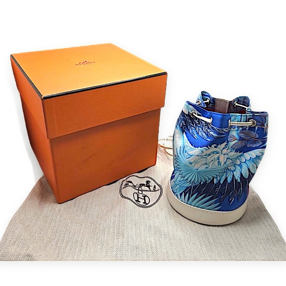 Hermès Mykonos Blue Silk White Swift Leather Flamingo Party Soie Cool Bucket